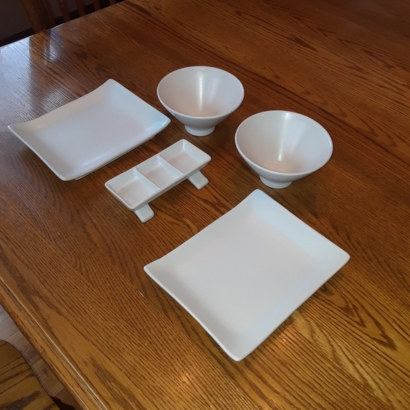 Japanese sushi set seating for two - Picture 2 of 13